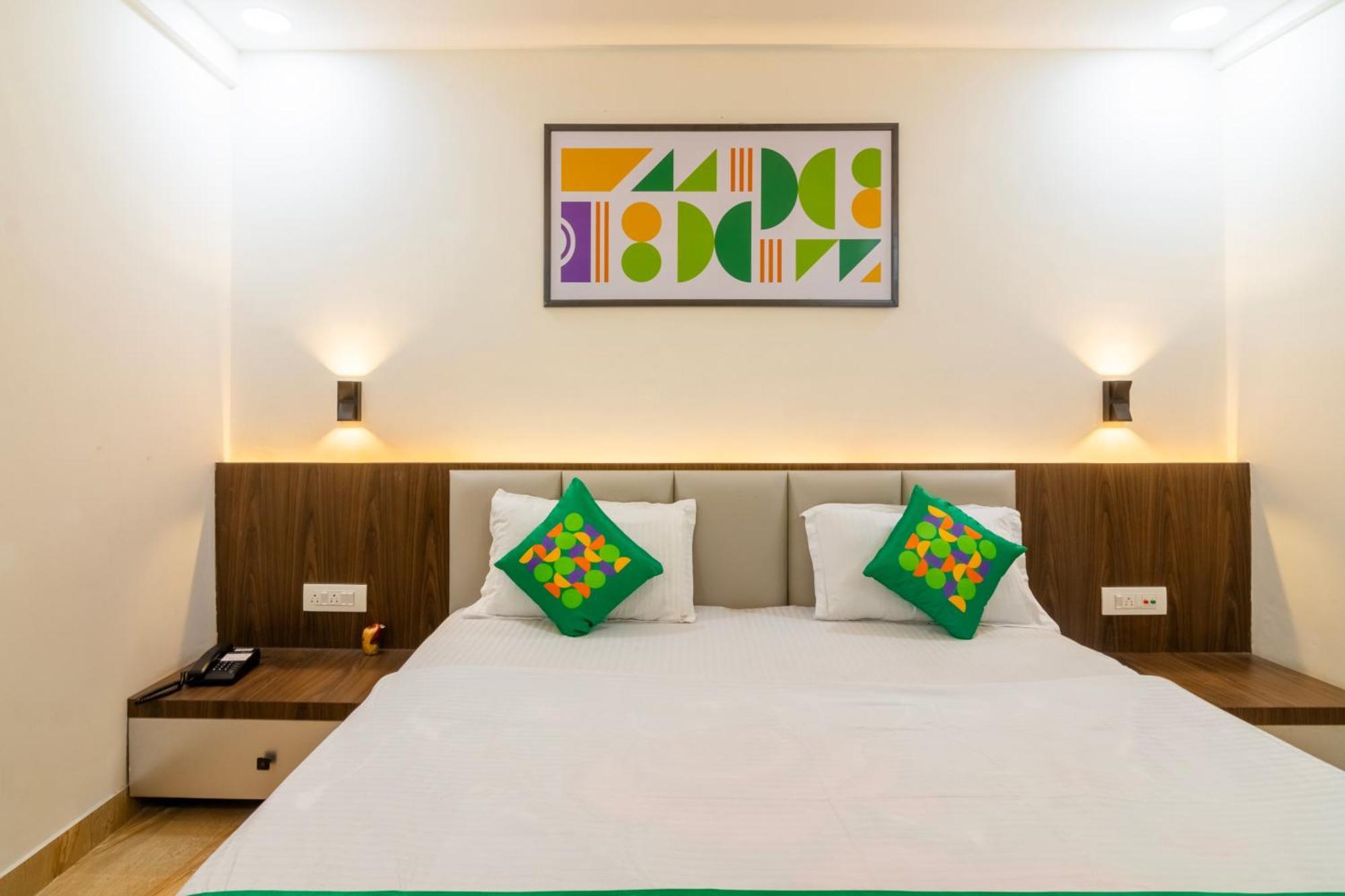 Treebo Petals Banquet & Suites - Калькутта Экстерьер фото